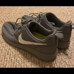Men’s/Youth Nike Tennis Shoes